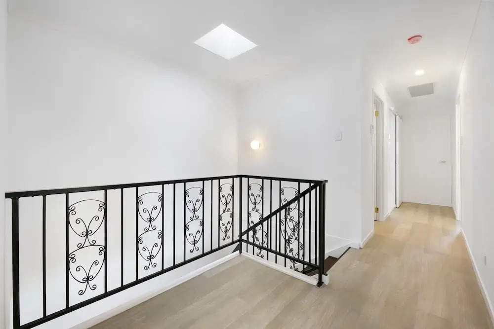 Spacious 4-Bed Villa with Mediterranean Charm