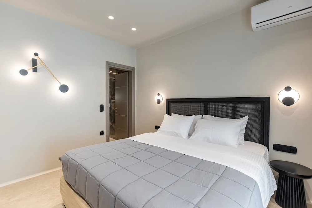 Lithia Exclusive Villas & Suites