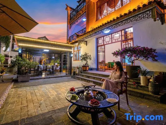 Xian Cottage | Flower Admiring Lakeside Villa Courtyard Homestay (Tengyue Ancient Town Branch)