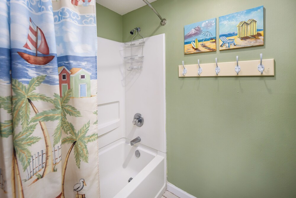 Emerald Towers West 1004 - Barefoot Bliss