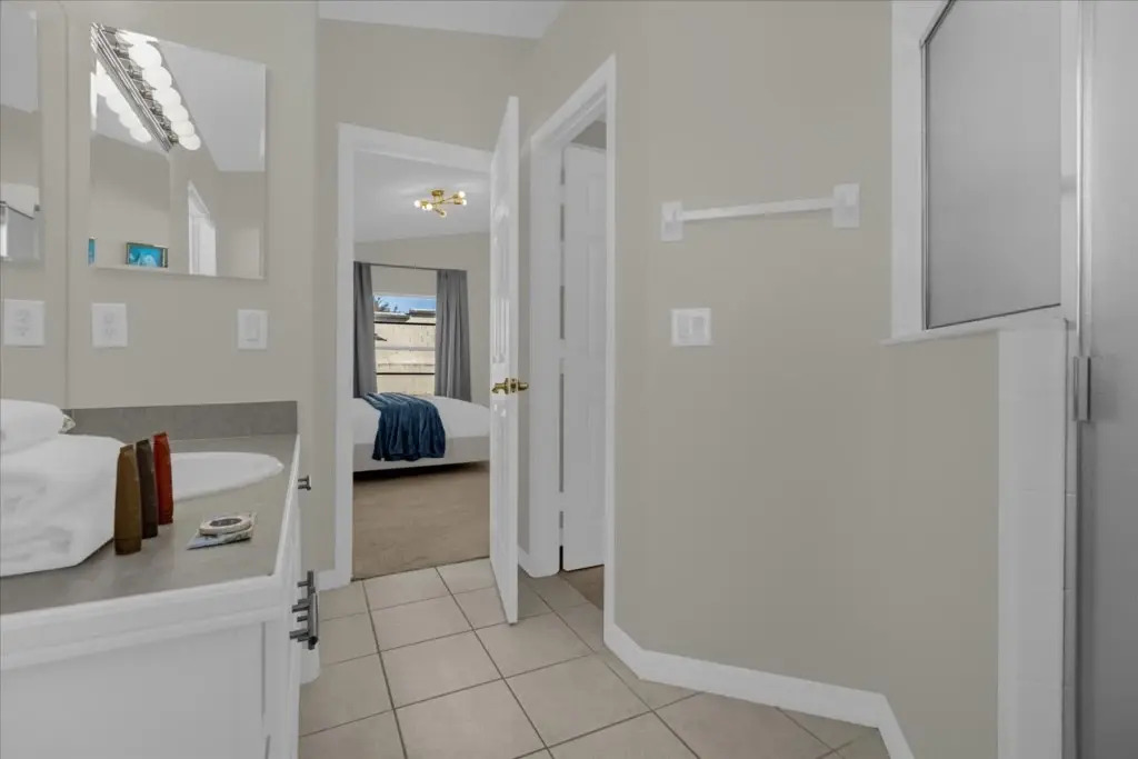 3 Bedrooms 2 Bathrooms Indian Creek 2559 Bc