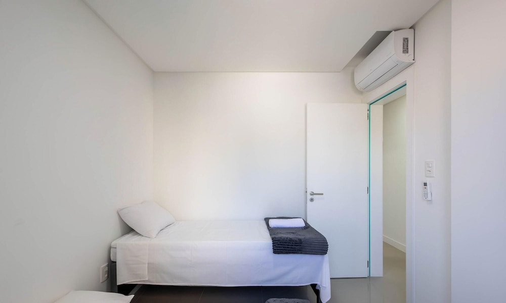 Apartments 400m From the Beach in Itapema - Cara
