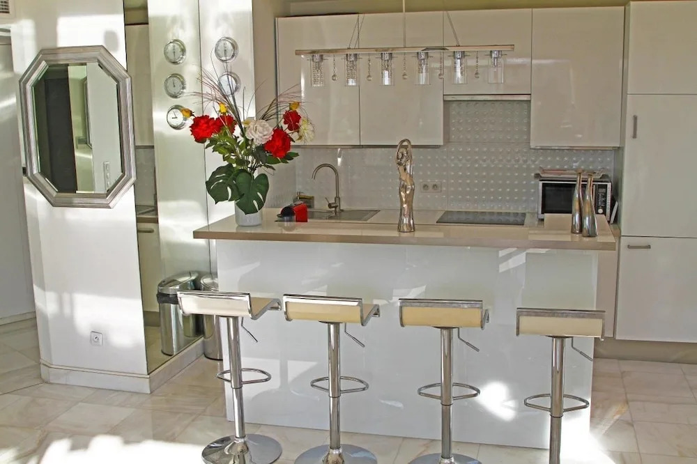 Suites in Cannes Center Sea View