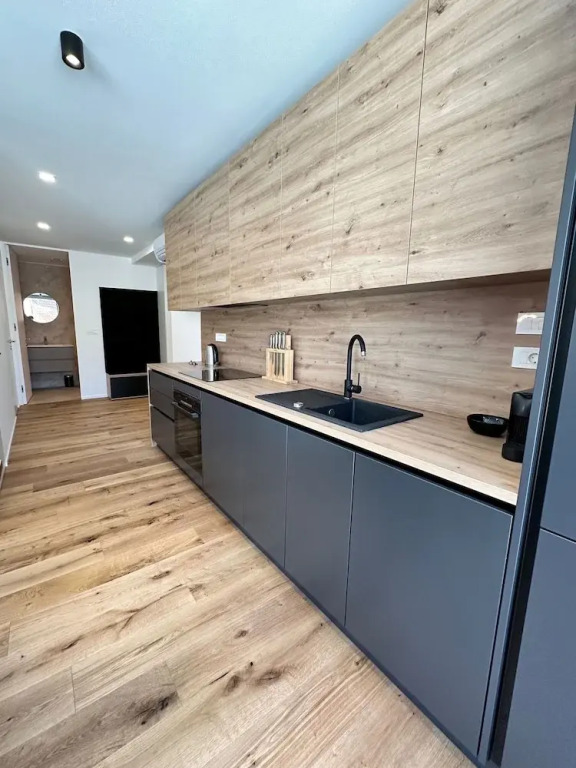Garden Residence - Premium Downtown Apartment