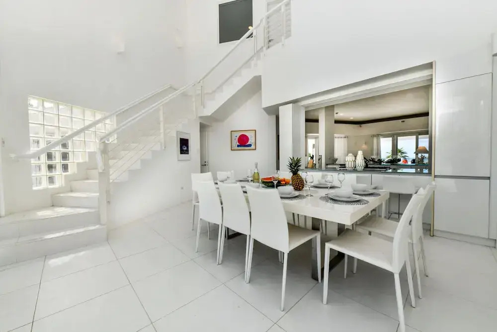 Ocean Front 7-bedroom 7-bath Sunset Views Malmok!