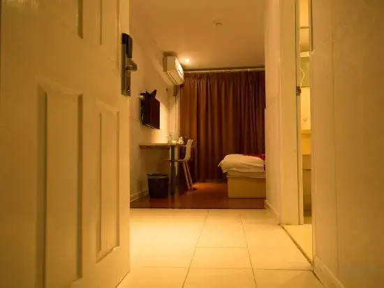 Xiangru Chain Hotel (Shanghai Caogen