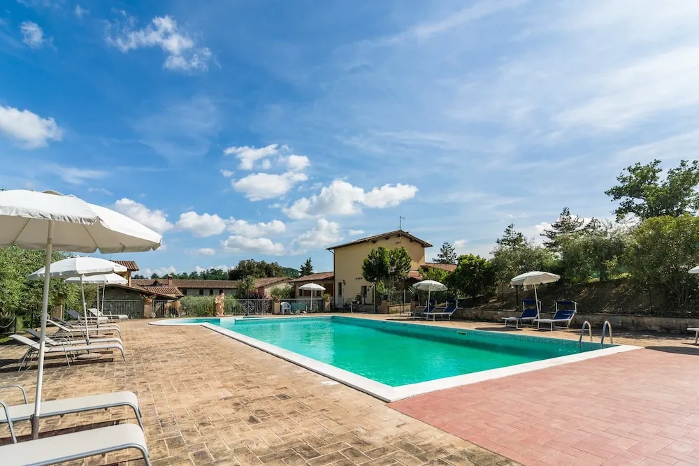 Mansion in Perugia with Pool & Green Hills