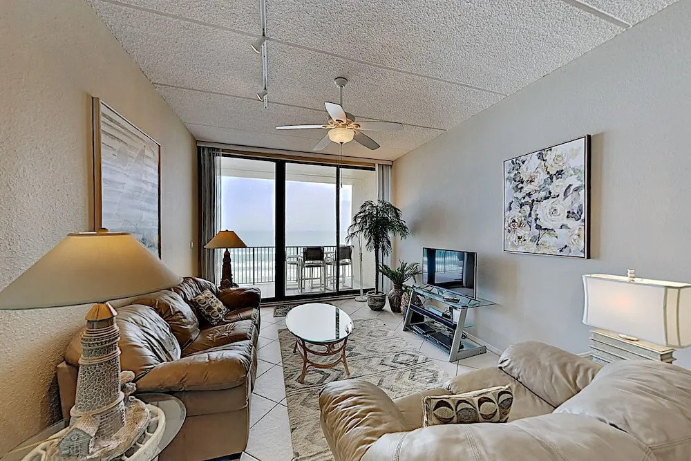 Plush Suntide Penthouse W/ Tennis, Pools & Gym 2 Bedroom Condo