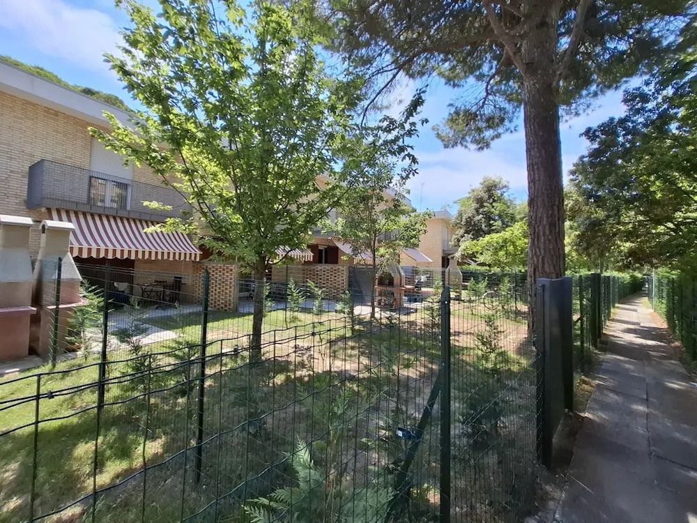Rowhouse With Private Garden