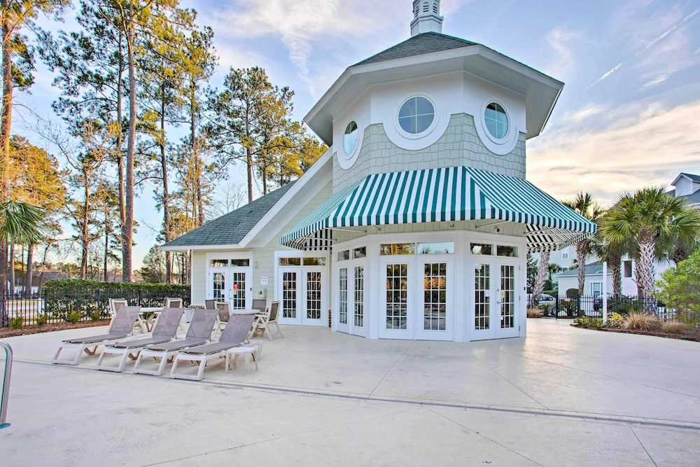 ~ 6 Mi to Ocean w/ Pool & Golf: Myrtle Beach Condo