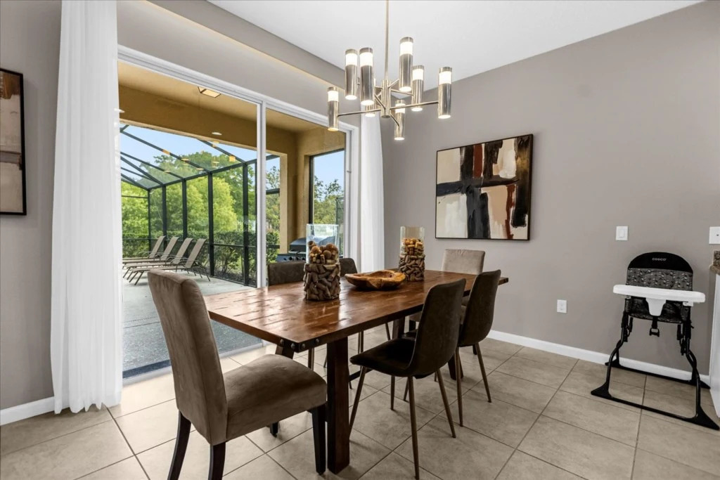 6 Bedrooms / 5 Bathrooms / Solterra (5220 OA), Davenport, US