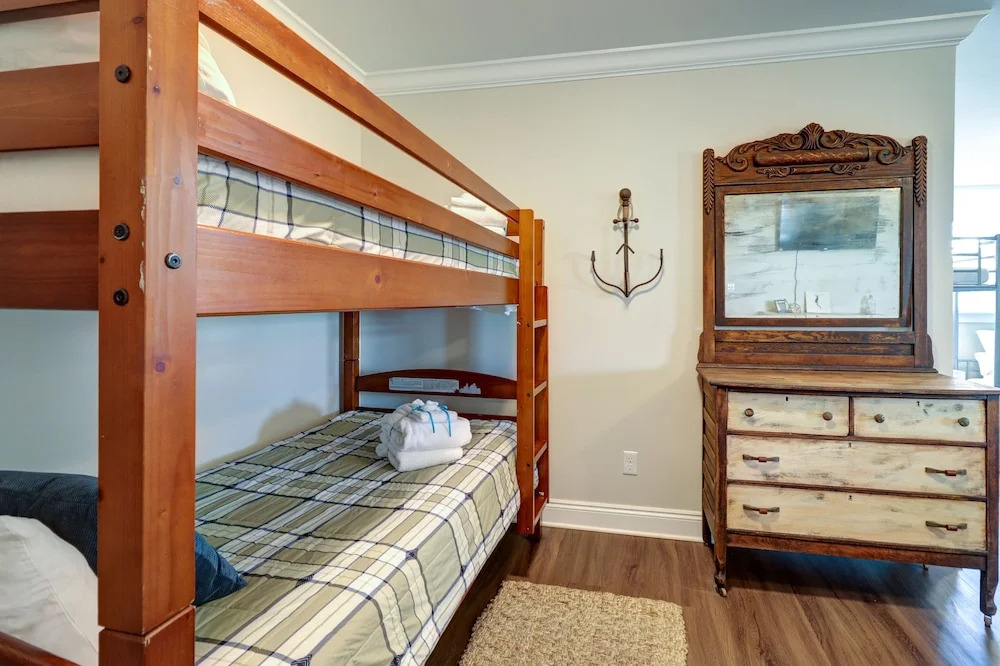 6808 Thomas Drive - Stella by the Sea