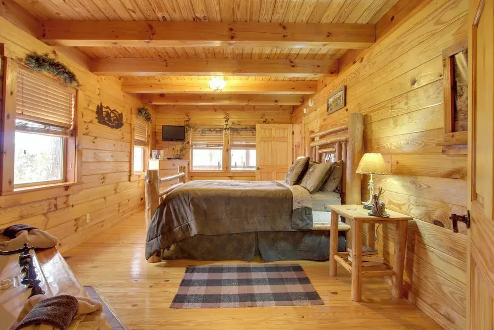Secluded Smoky Mountain Cabin w/ Wraparound Deck!