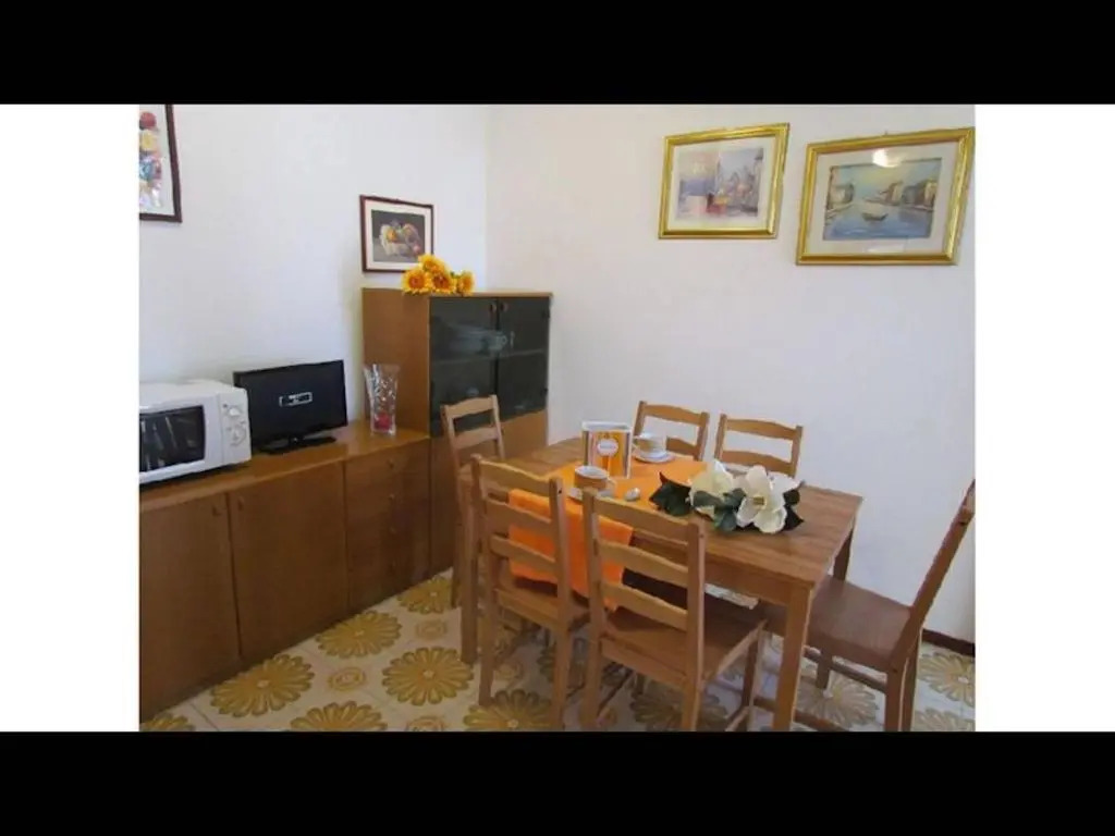 Trilocale In Graziosa Villetta Con Giardino