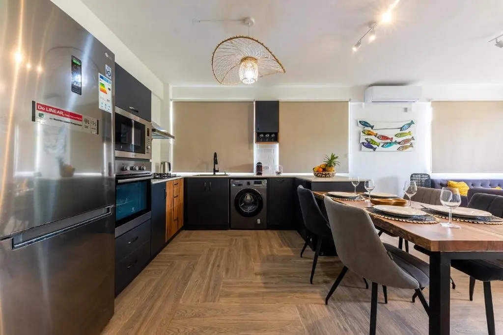 373 Wolmar Cosy and Modern Apartment- 200 metres from the Beach and Supermarkets and just next to Domaine de wolmar with views of deers and green natural park