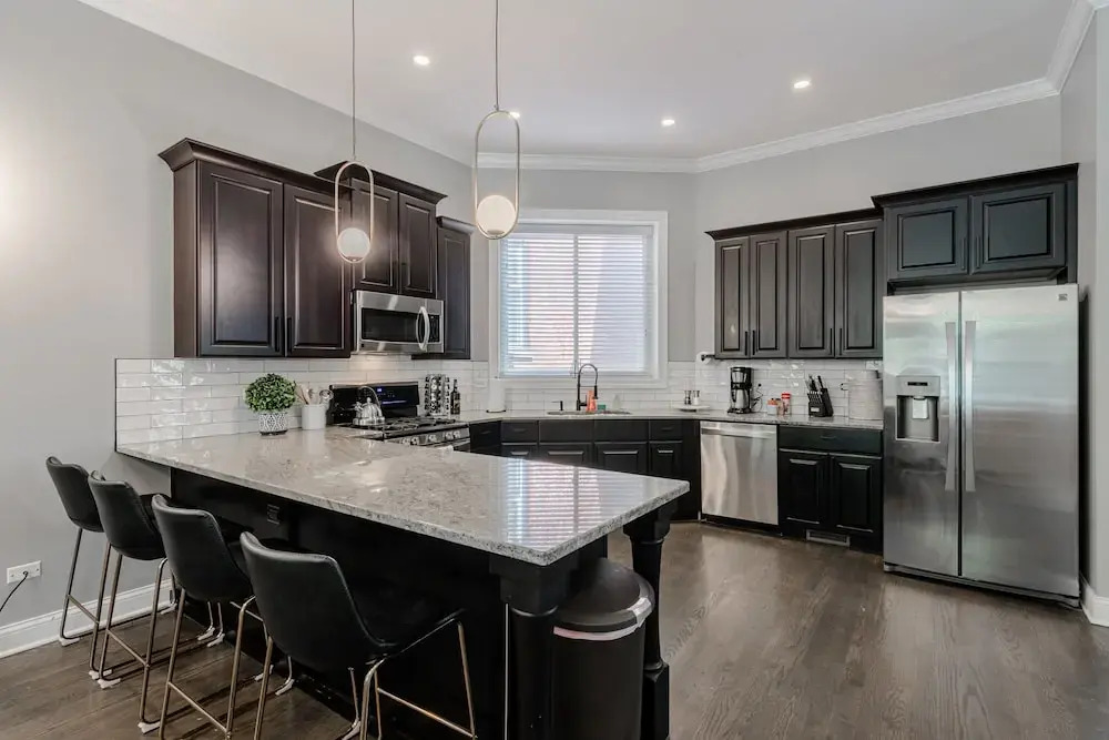 Modern Luxury 4 Bed 3.5 Bath with Garage Parking by AllSet Turnover