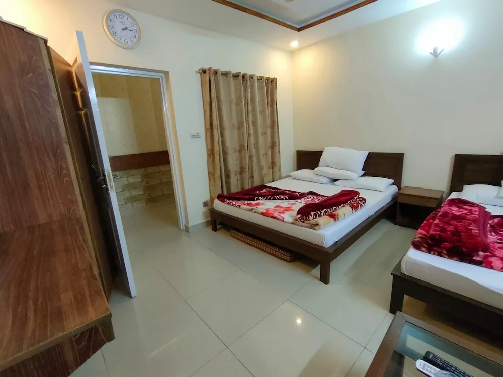 The Mall Luxury Guest House