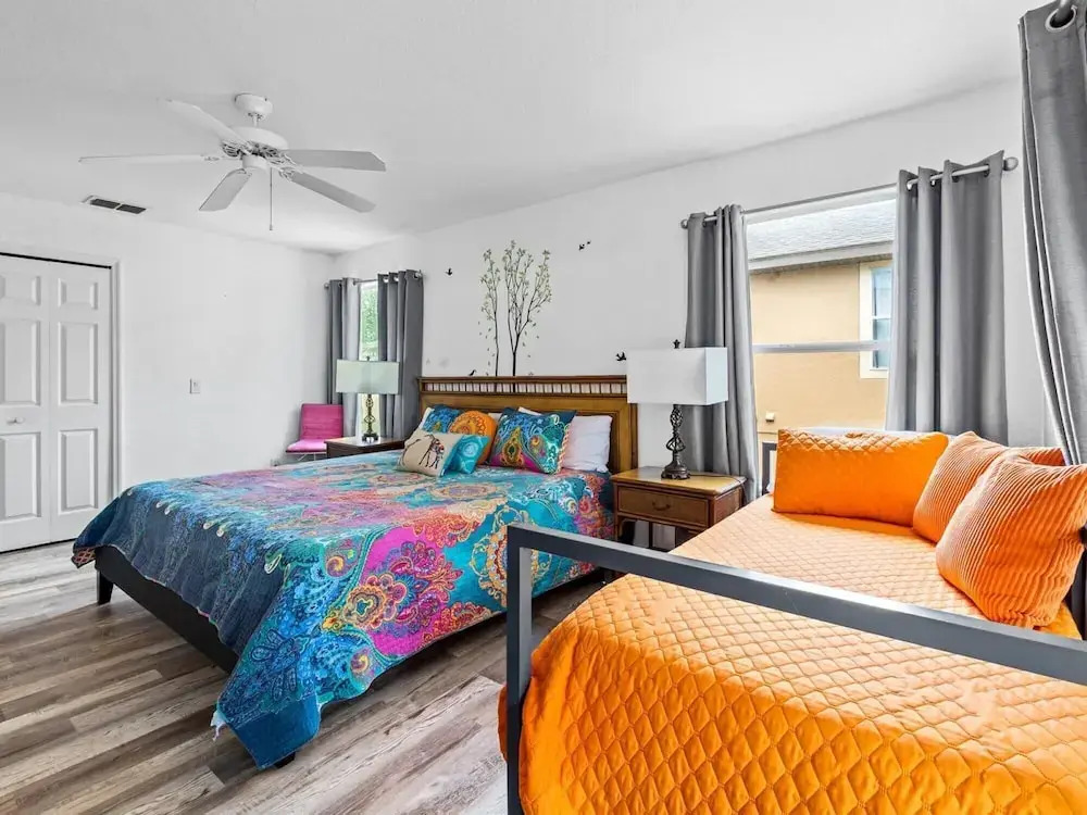 Brand New Newly Updated Townhome Close to Disney Sleeps 12