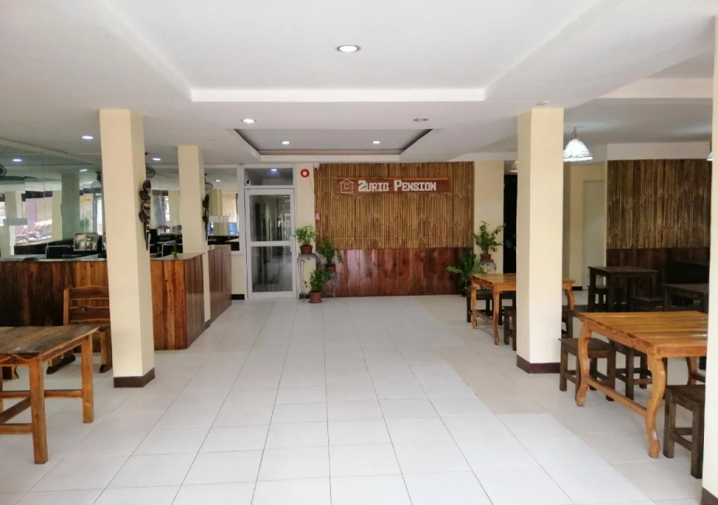 Cozy Coron Inn