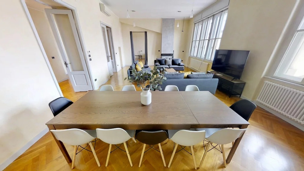 Triestevillas A/C Huge Central & Brand New - 5BR