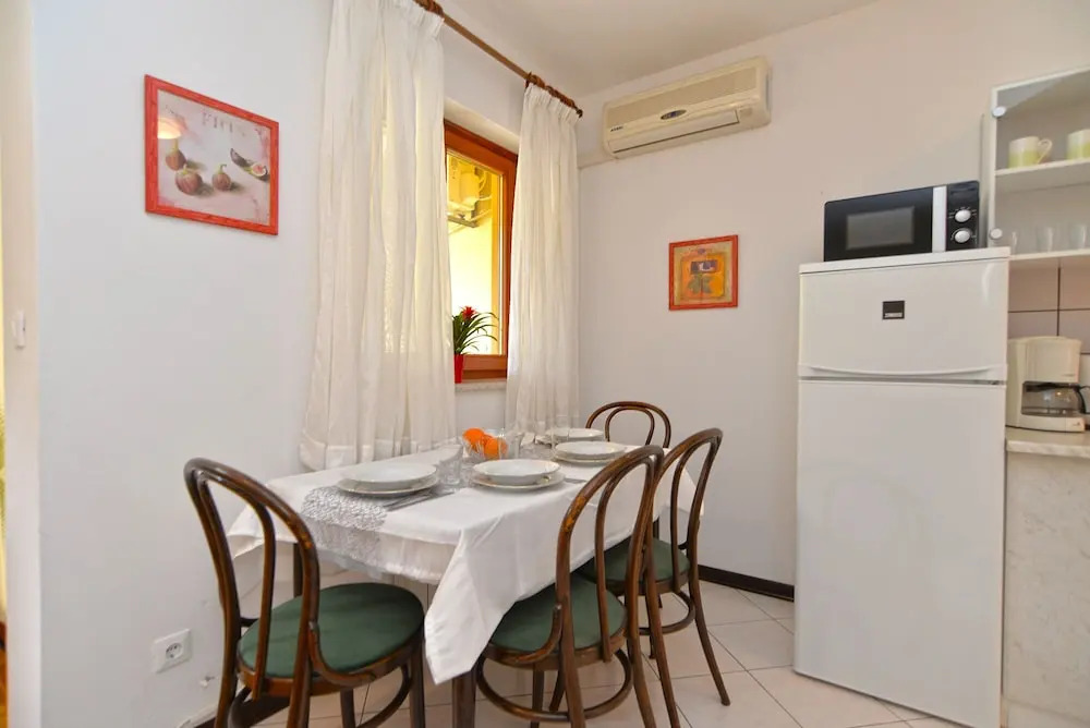 Apartment 739