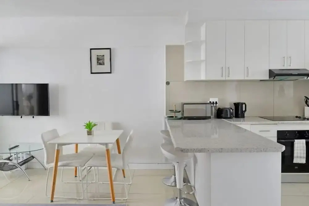 Charming Central Sea Point Haven 50m to Ocean