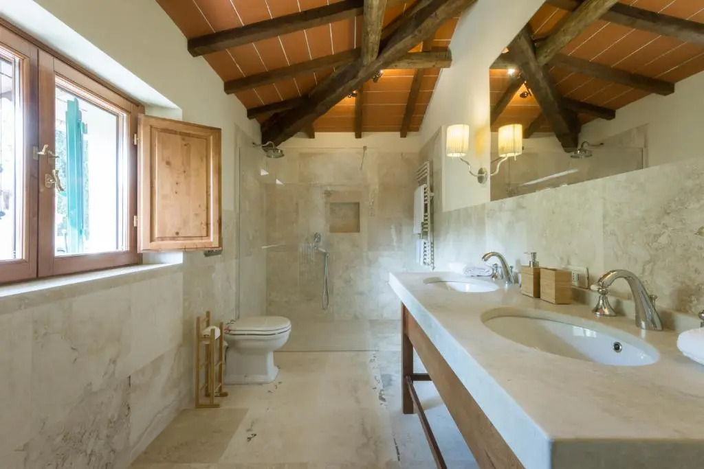 3bdrm luxury Apartment in Tuscan Villa,Private Estate, shared Swimmingpool
