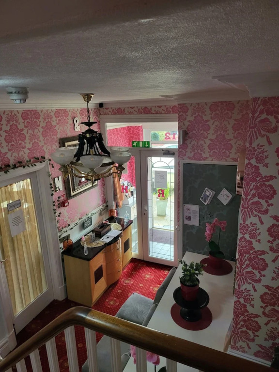 Rossdene House