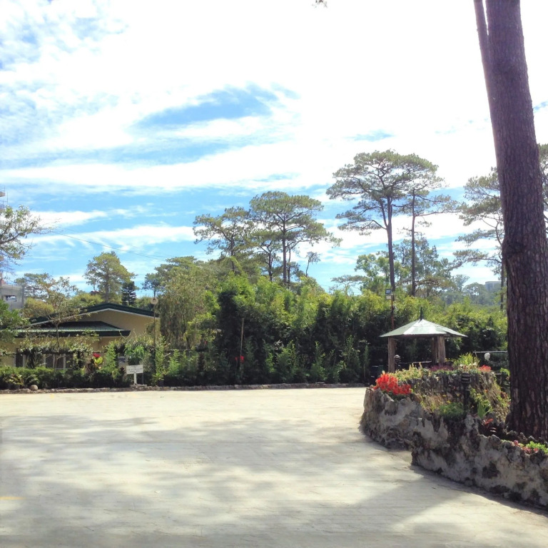 Log Cabin Hotel - Baguio