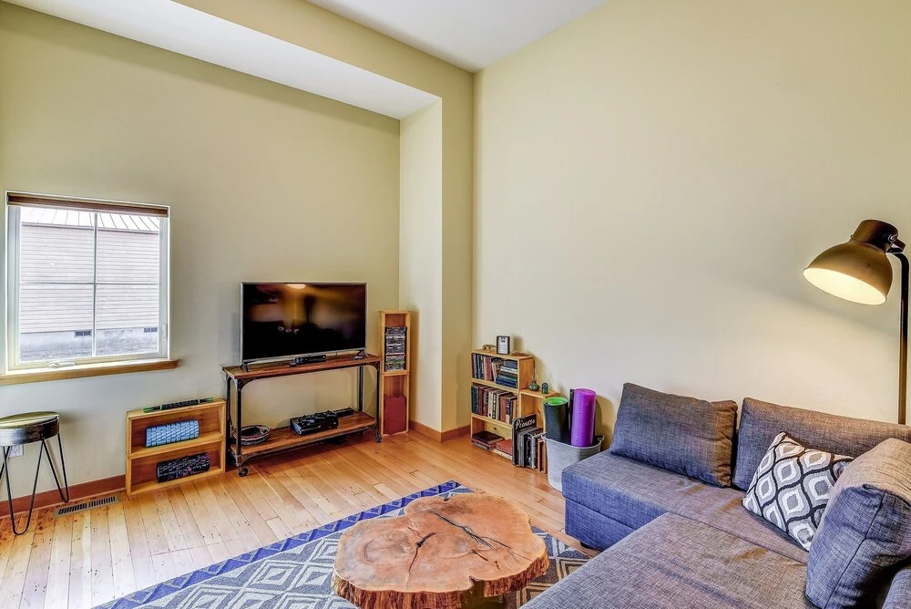 Onemish Lodge - Five Bedroom Home with Mountain View
