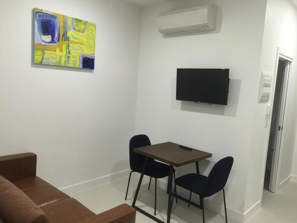 Whitehorse Apartments Hotel