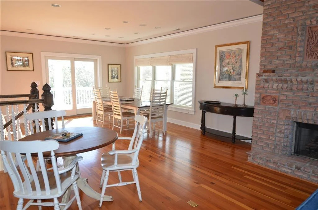 727 Twelve Oaks 4 Br Home by RedAwning