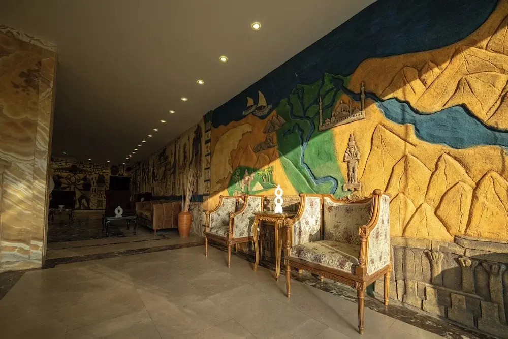 Cheristo pyramids view inn
