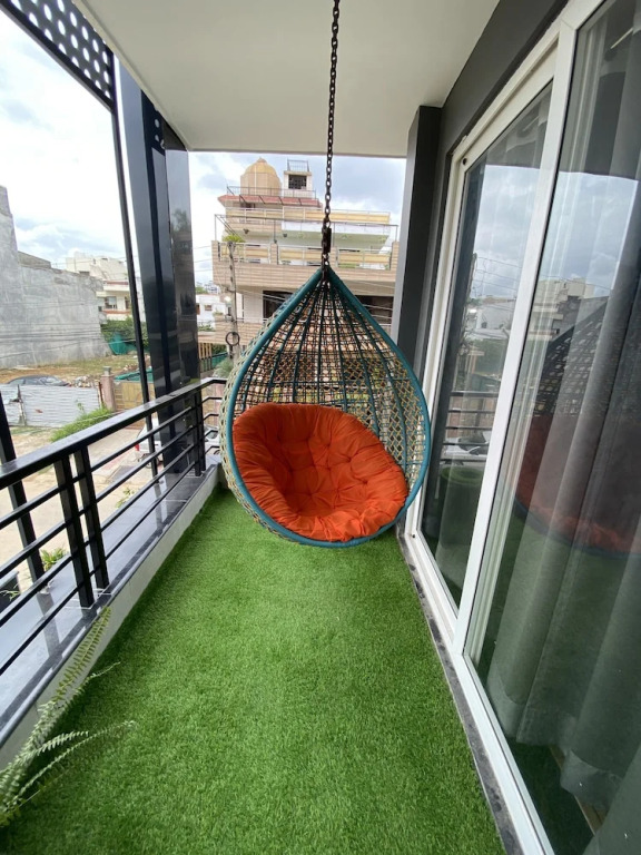 BK Studio And Rooms Near Huda City Centre