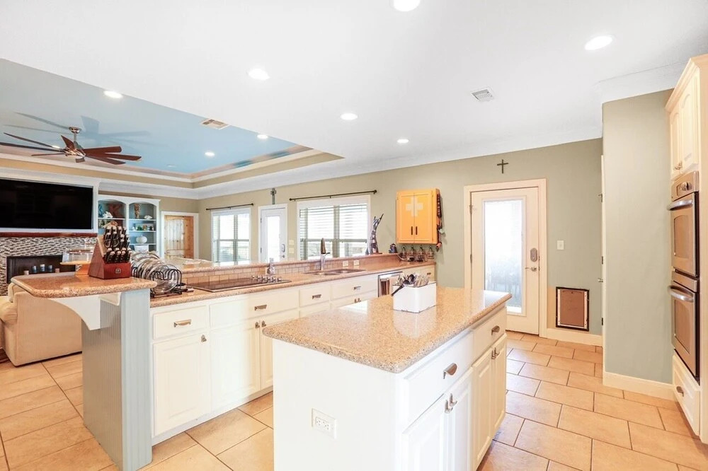 Lazy Days 4 Bedroom Home by Redawning
