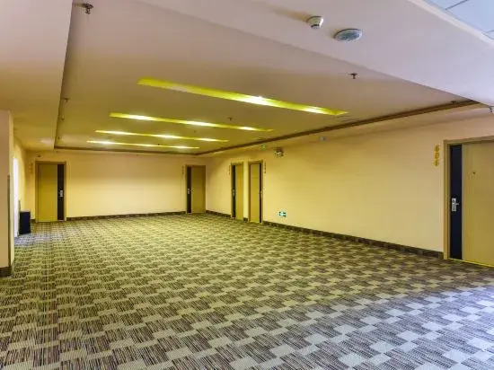 Grace Inn (Linyi Industrial Avenue Mall Experimental School Store)