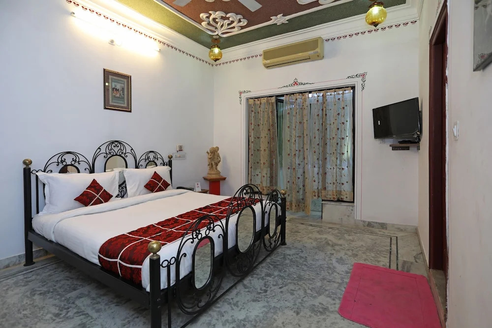 OYO 3942 Hotel Baba Palace