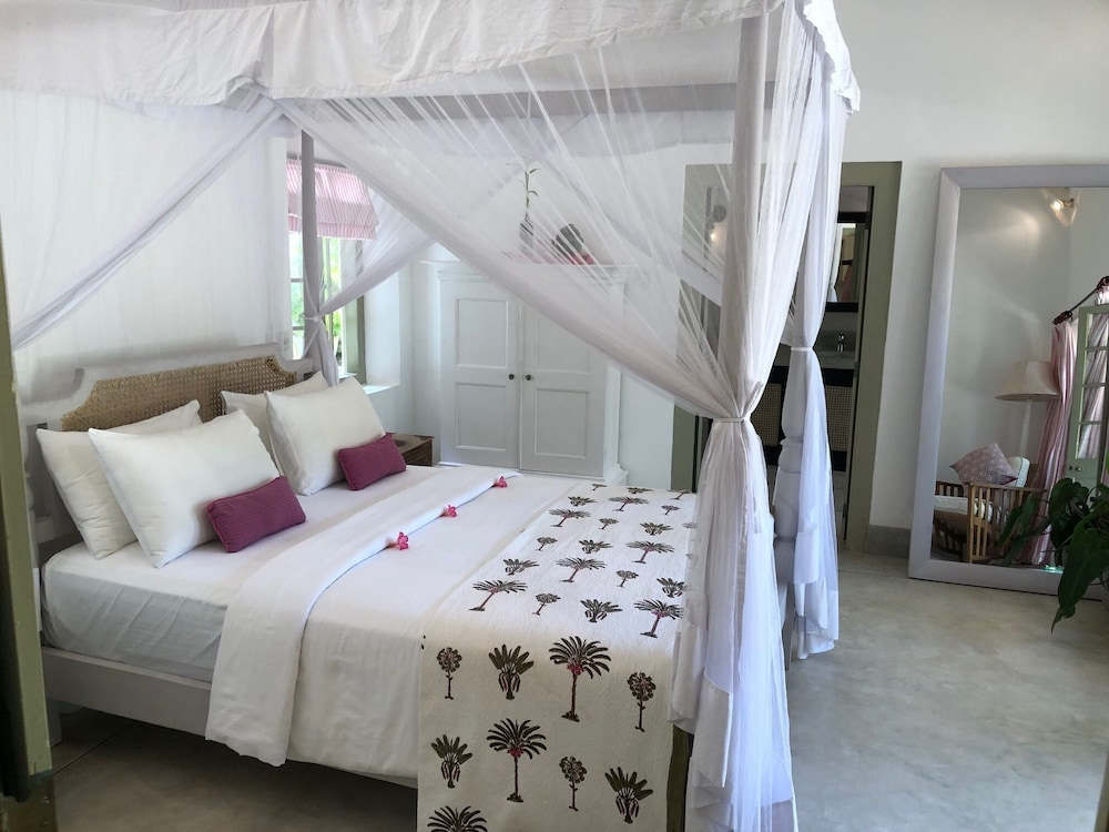 Leonora House, Talpe