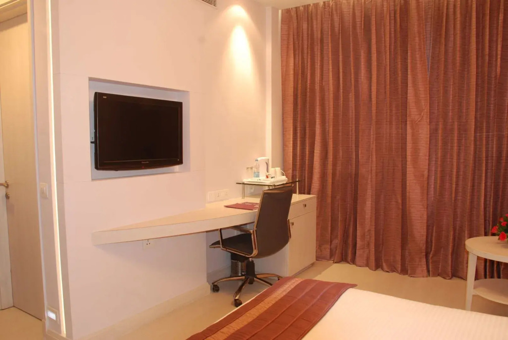 Sarovar Portico Naraina, Hotel