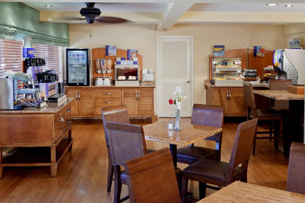 Holiday Inn Express and Suites La Jolla - Windansea Beach, and IHG Hotel
