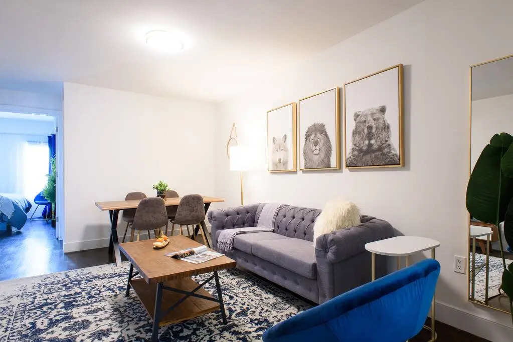 39-3 Newly Renovated 3 BR Prime Midtown Sleeps 6