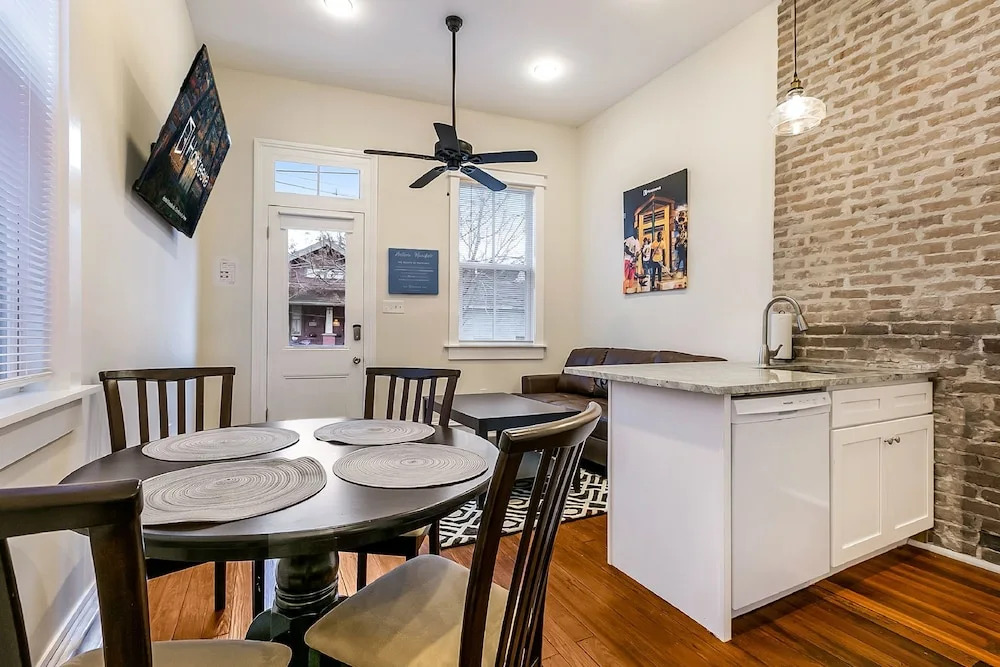Newly renovated Modern 1BD Condo