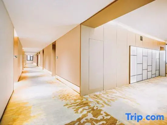 H Crystal Hotel (Gaoping Sanguan Center Yandi Park)