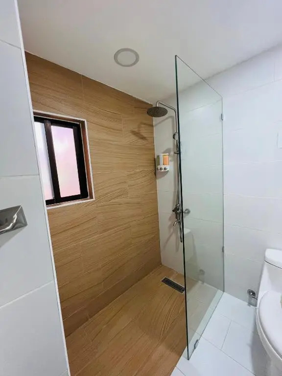 Lovely Beachfront 2 bedrooms condo with 2 pools