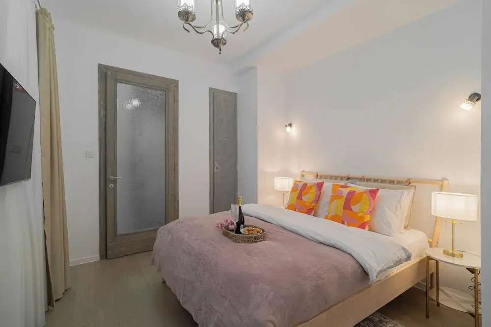 Top-Floor Romanian Athenae 2BR Apartment, Quiet City Views