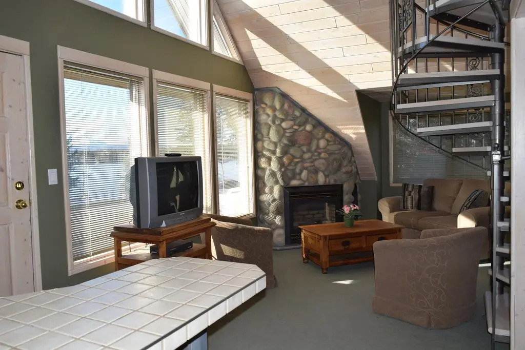 Retreat Wilderness Inn