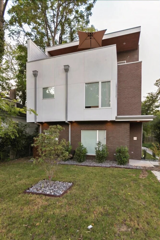 Modern 8bed/4ba Home w/ Roof Deck & Grill by Domio