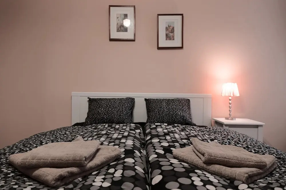 Apartment for 10 Guests Top Center of Prague