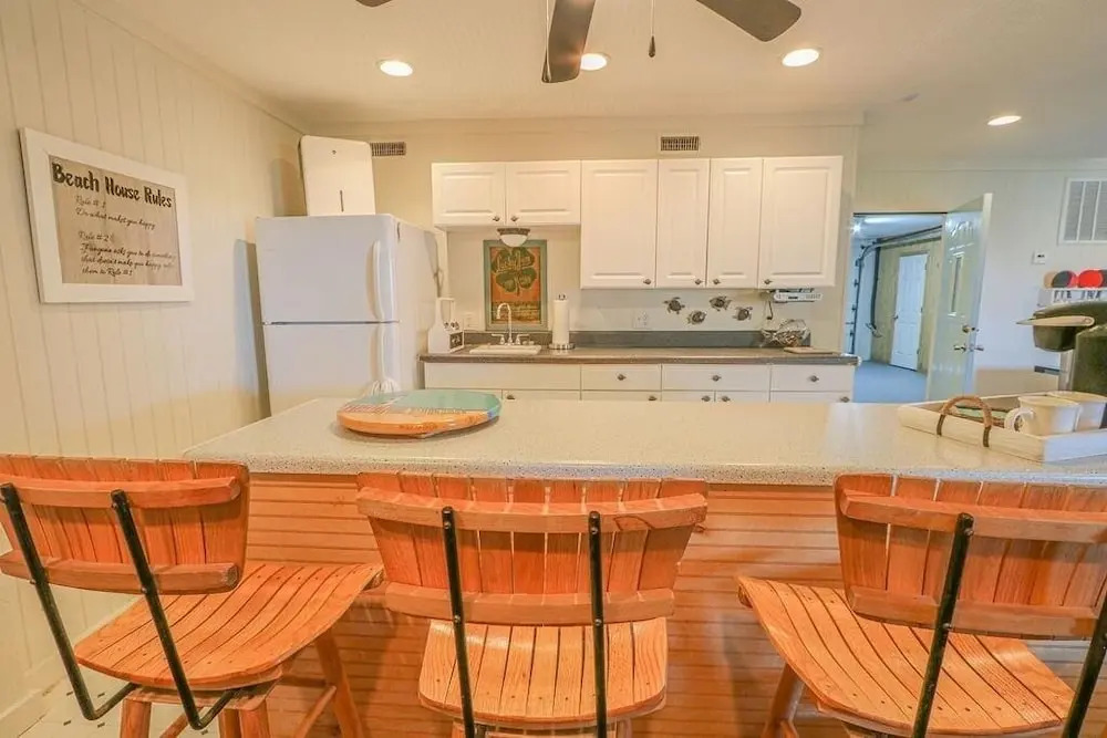 Salty Paradise 4 Bedroom Home by RedAwning