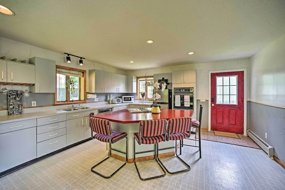 Lakeside Berkshires Home Near Hiking & Skiing